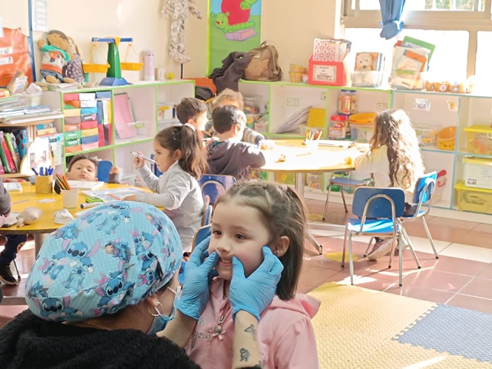 “Sembrando Sonrisas” para la Prevención de Caries Dental en Párvulos