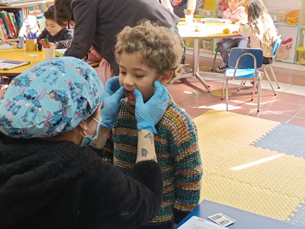 “Sembrando Sonrisas” para la Prevención de Caries Dental en Párvulos