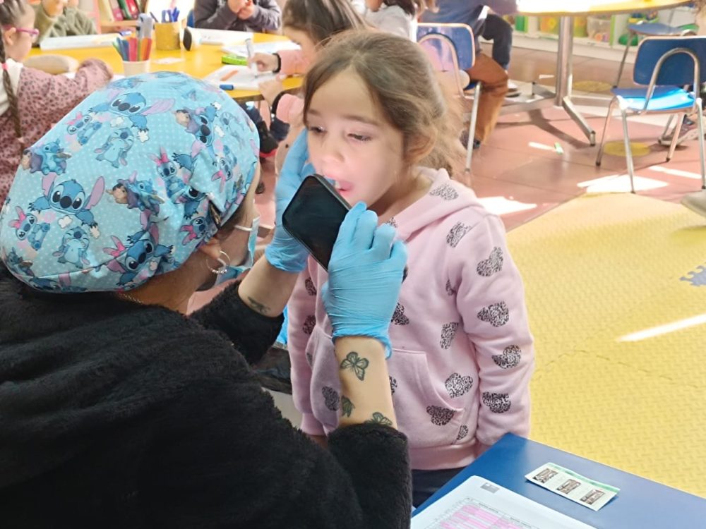 “Sembrando Sonrisas” para la Prevención de Caries Dental en Párvulos