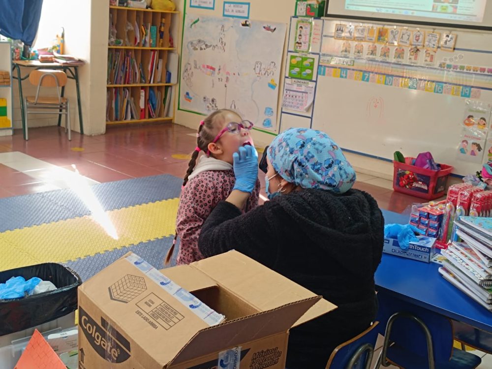 “Sembrando Sonrisas” para la Prevención de Caries Dental en Párvulos