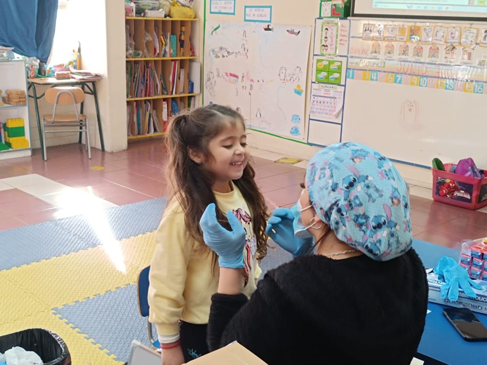 “Sembrando Sonrisas” para la Prevención de Caries Dental en Párvulos