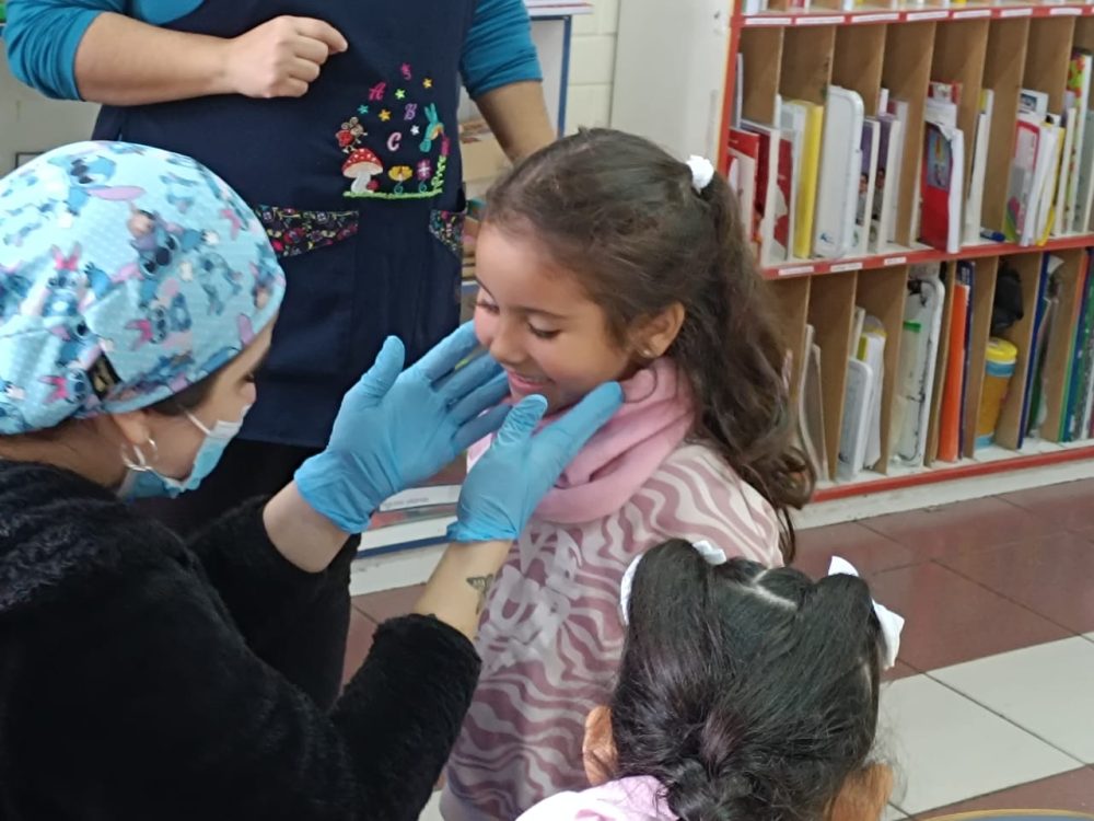 “Sembrando Sonrisas” para la Prevención de Caries Dental en Párvulos