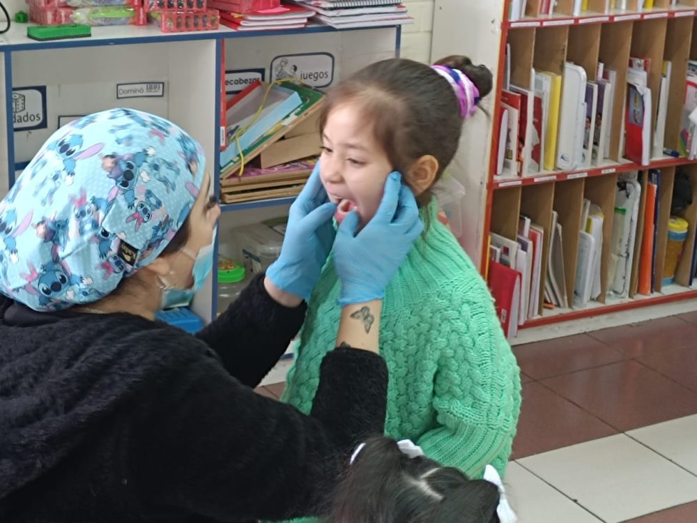 “Sembrando Sonrisas” para la Prevención de Caries Dental en Párvulos