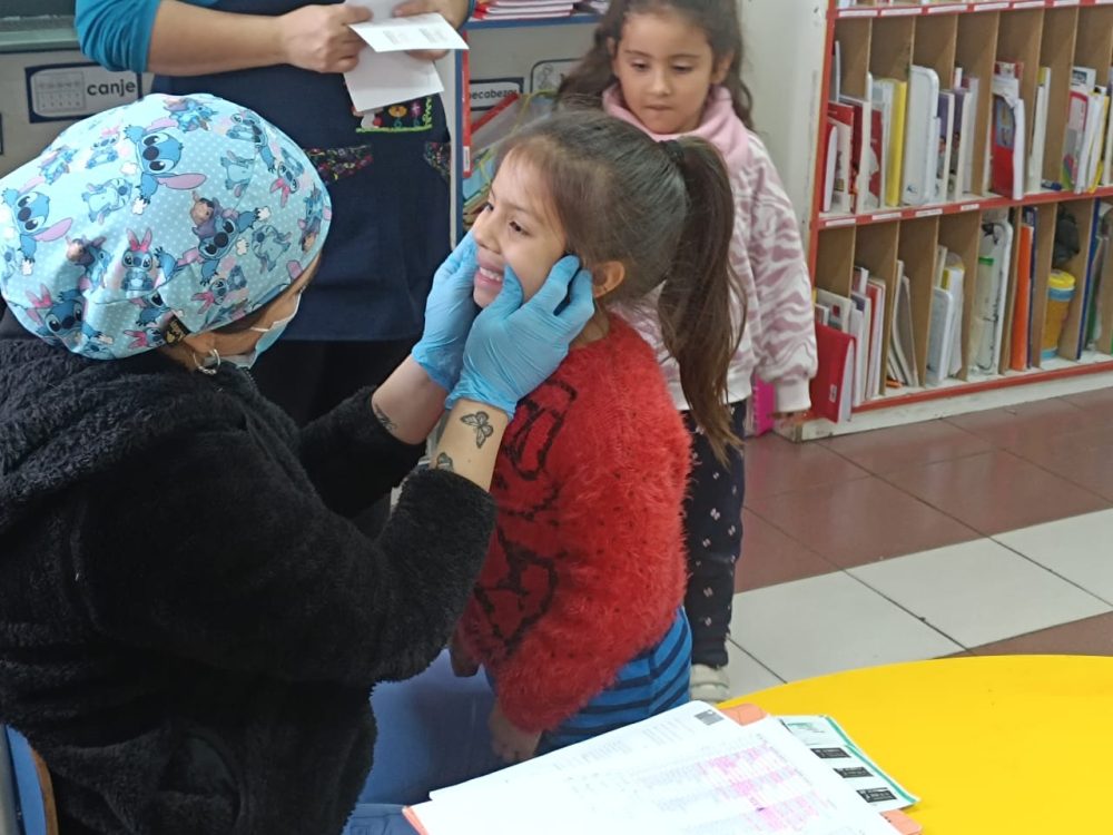 “Sembrando Sonrisas” para la Prevención de Caries Dental en Párvulos