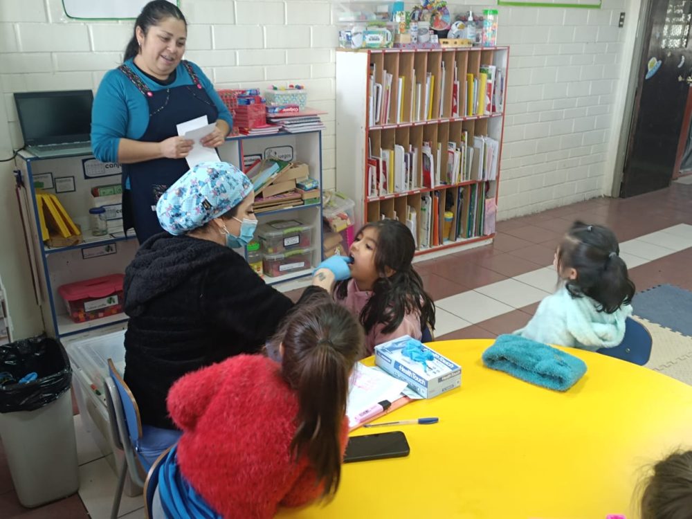 “Sembrando Sonrisas” para la Prevención de Caries Dental en Párvulos