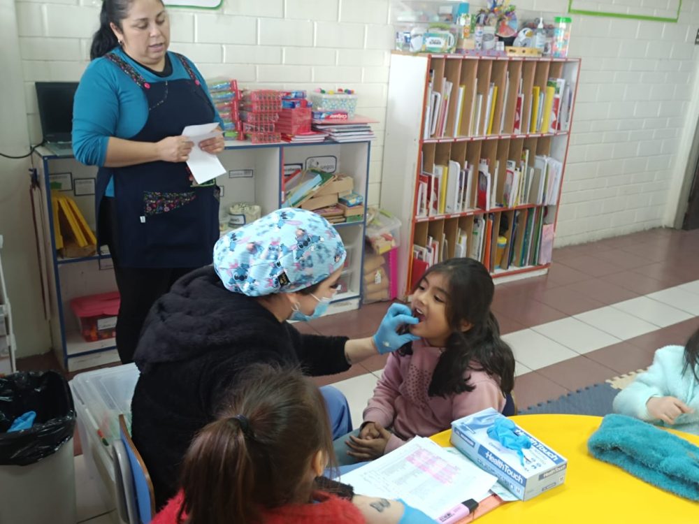 “Sembrando Sonrisas” para la Prevención de Caries Dental en Párvulos