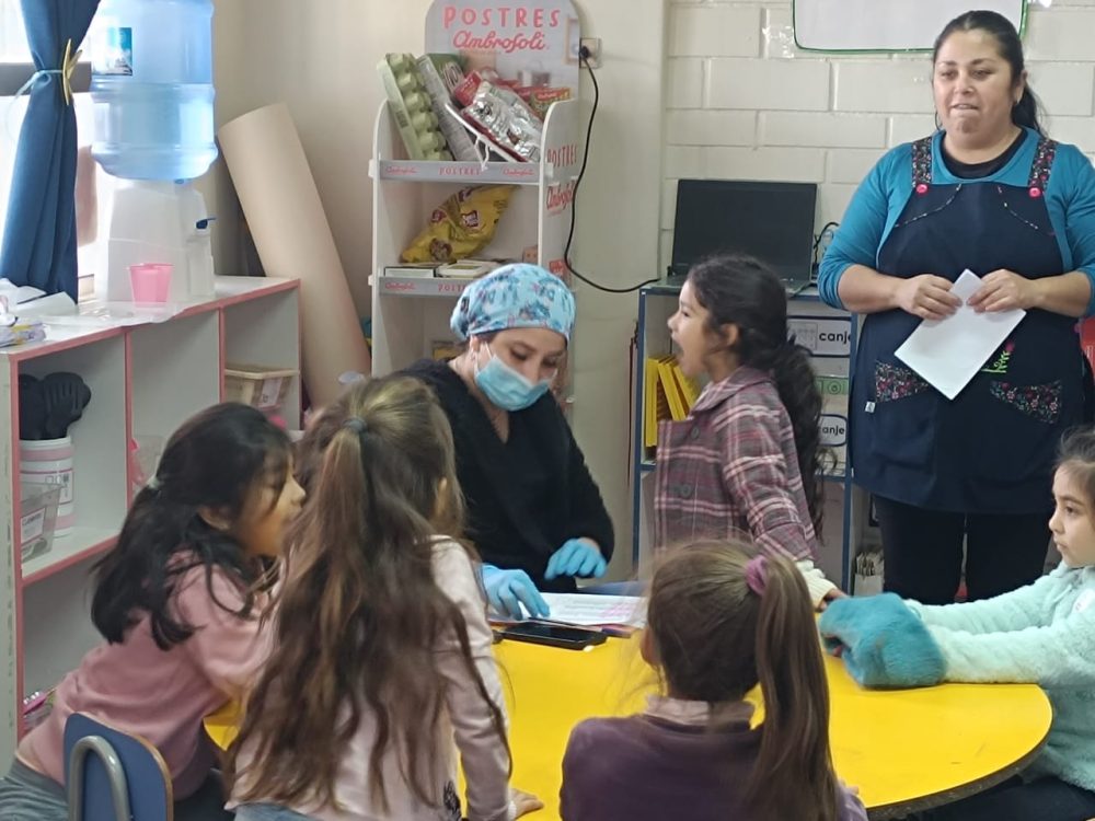 “Sembrando Sonrisas” para la Prevención de Caries Dental en Párvulos