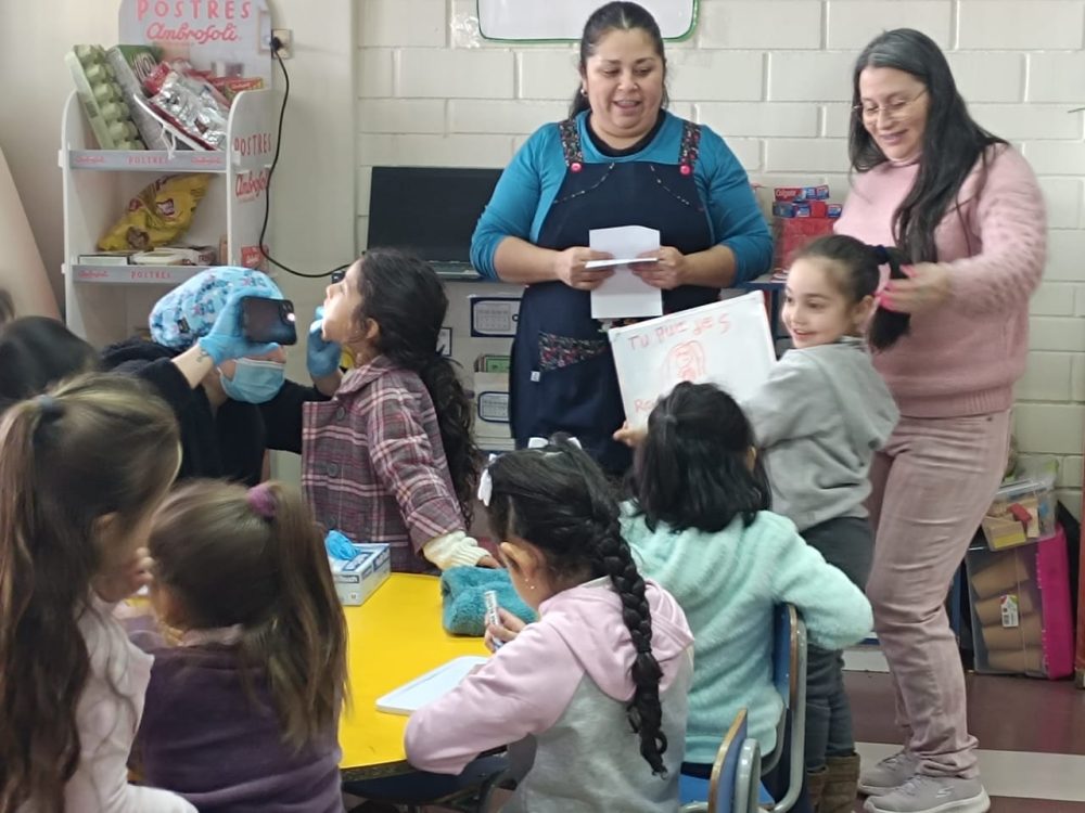 “Sembrando Sonrisas” para la Prevención de Caries Dental en Párvulos