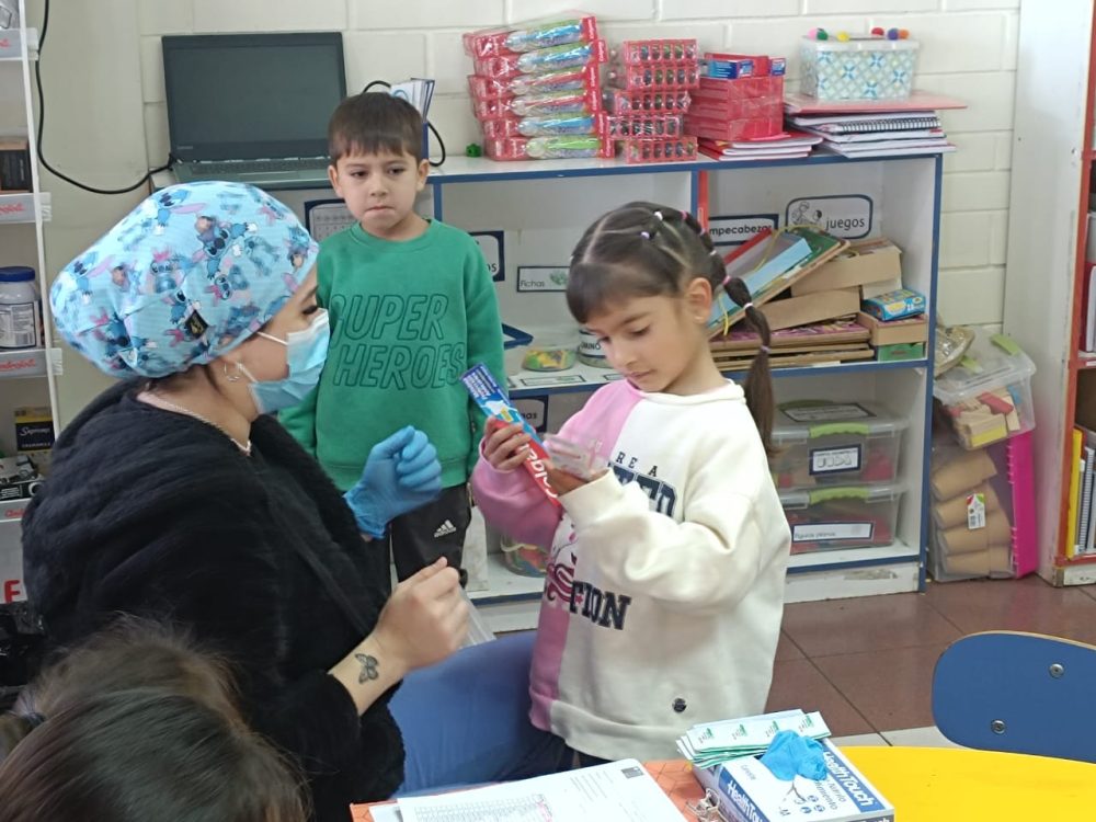 “Sembrando Sonrisas” para la Prevención de Caries Dental en Párvulos