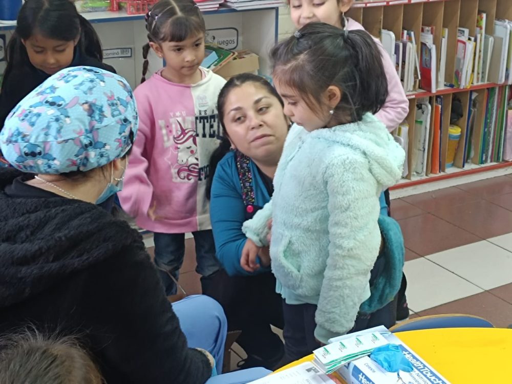 “Sembrando Sonrisas” para la Prevención de Caries Dental en Párvulos