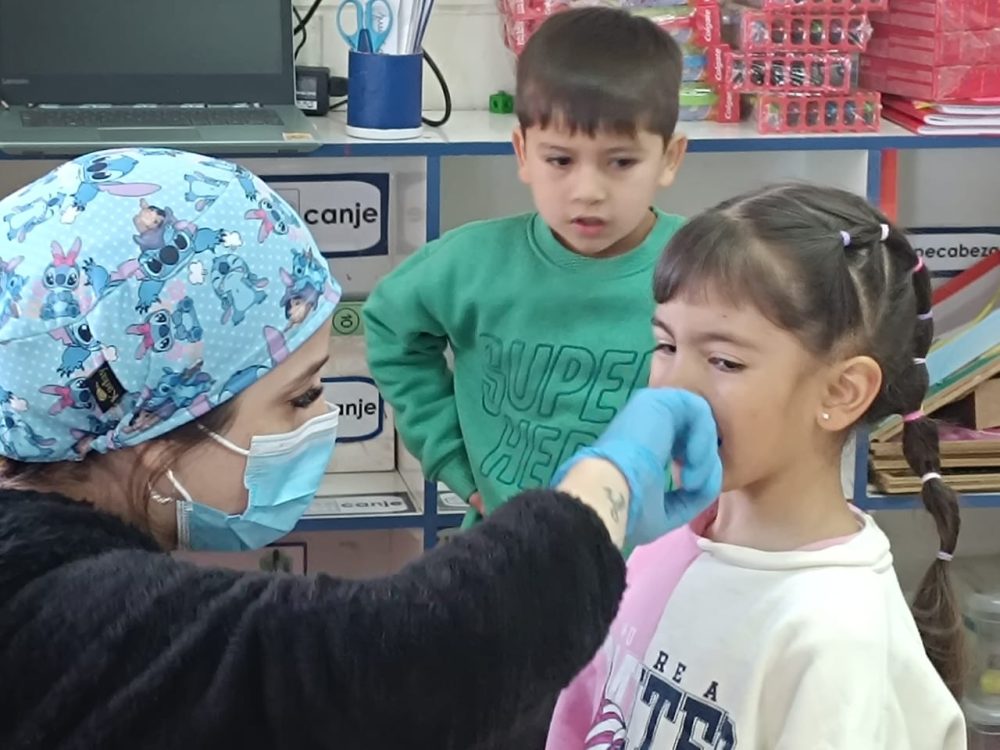 “Sembrando Sonrisas” para la Prevención de Caries Dental en Párvulos