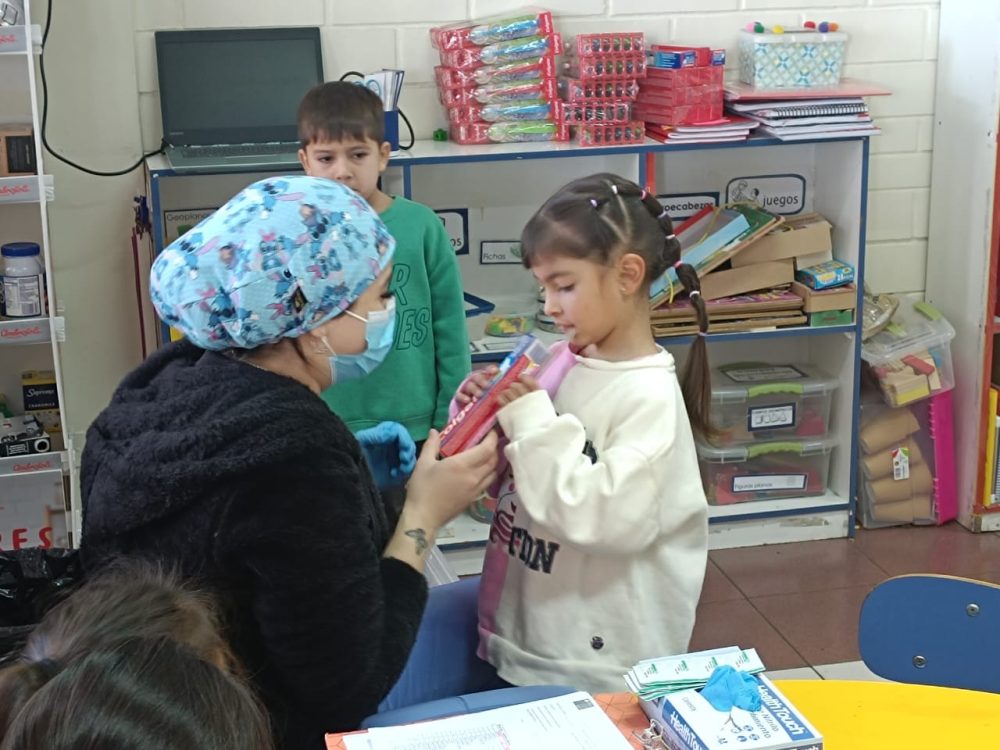 “Sembrando Sonrisas” para la Prevención de Caries Dental en Párvulos