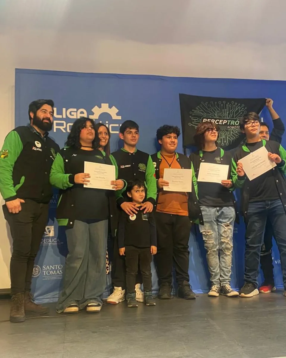 José Ignacio Muñoz R. obtiene Tercer Lugar en la Liga de Robótica Chile