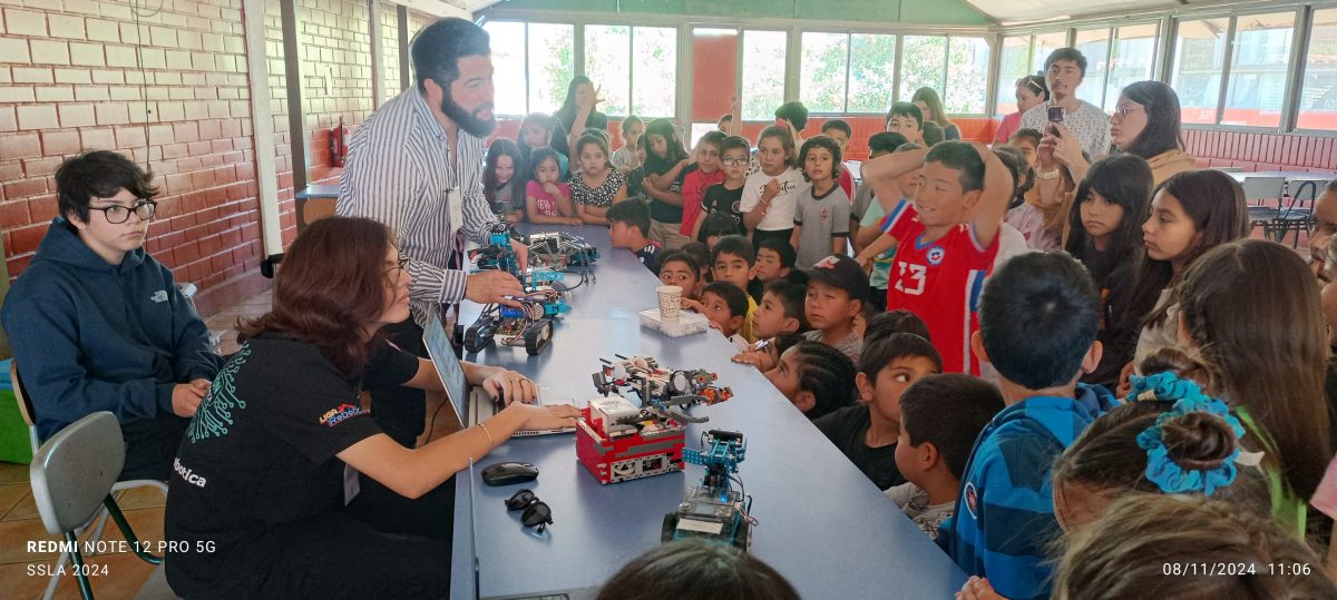 El equipo de robótica “Perceptrón” realizó una exposición en nuestro colegio