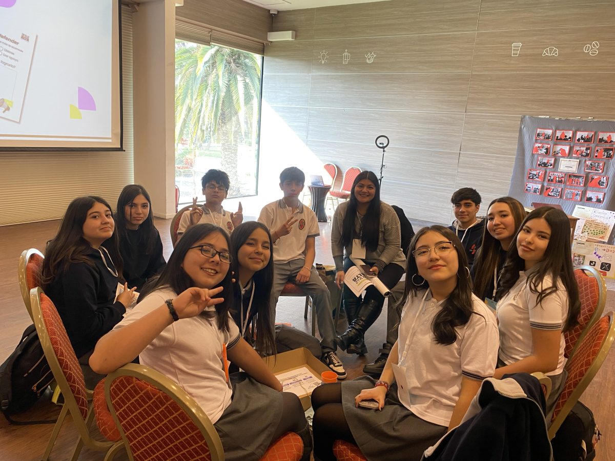 Estudiantes de nuestro colegio participan en cumbre de líderes para prevenir la violencia escolar