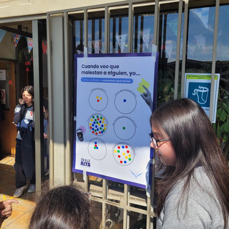 Estudiantes lideran campaña “En Voz Alta” para prevenir la violencia