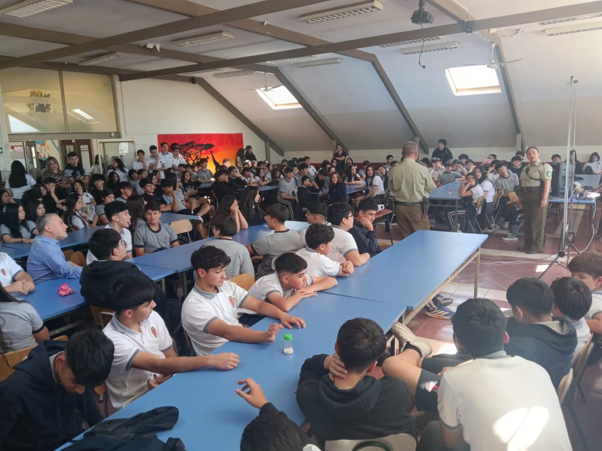 Carabineros orienta a estudiantes en prevención del consumo Sustancias Ilicitas