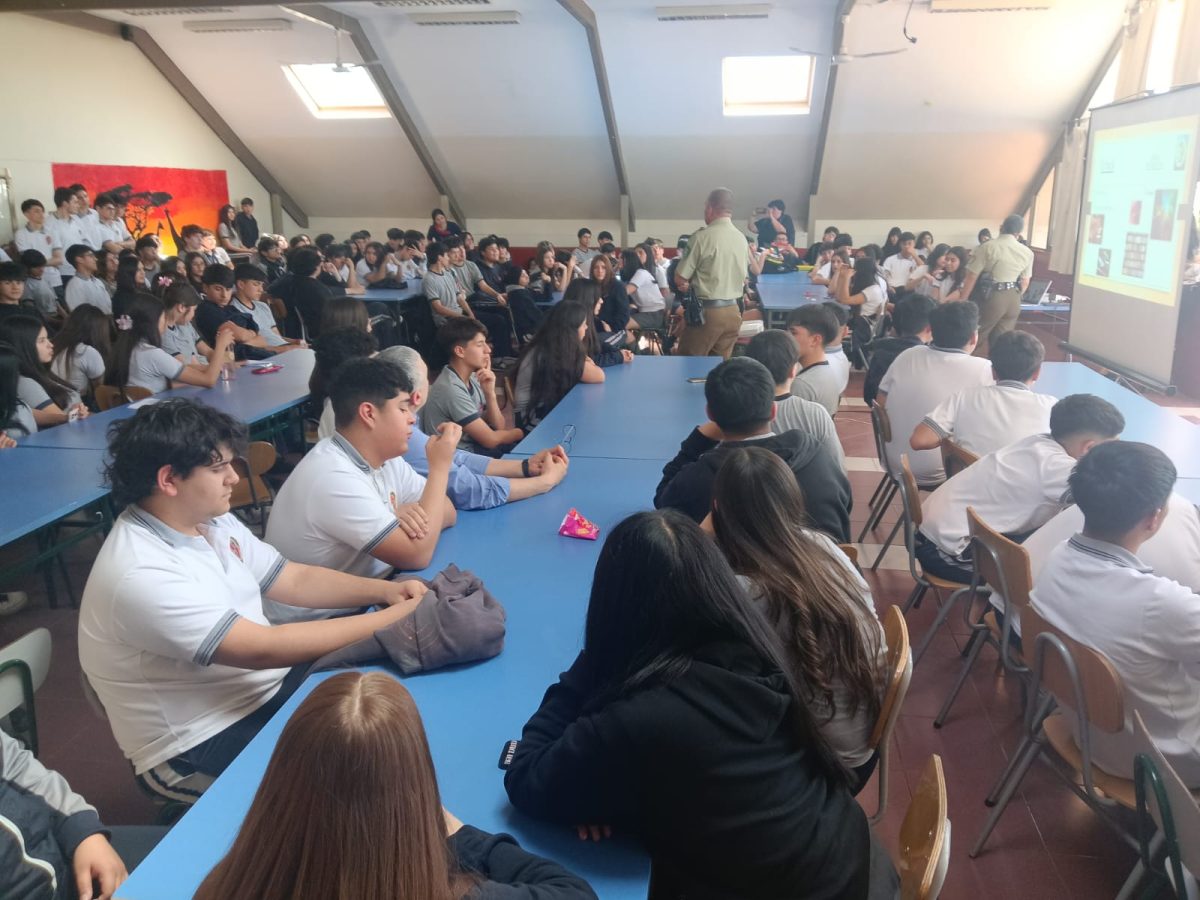 Carabineros orienta a estudiantes en prevención del consumo Sustancias Ilicitas