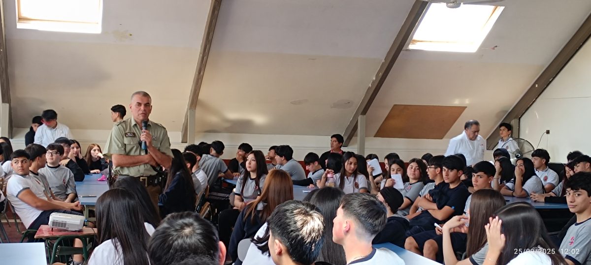Carabineros orienta a estudiantes en prevención del consumo Sustancias Ilicitas