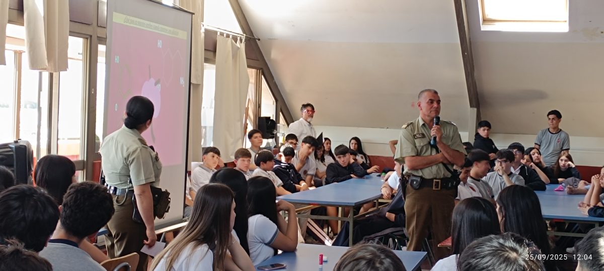 Carabineros orienta a estudiantes en prevención del consumo Sustancias Ilicitas