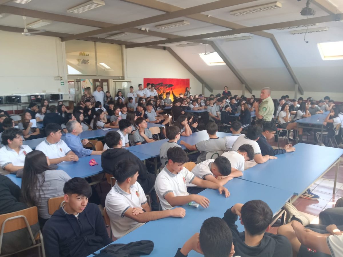 Carabineros orienta a estudiantes en prevención del consumo Sustancias Ilicitas