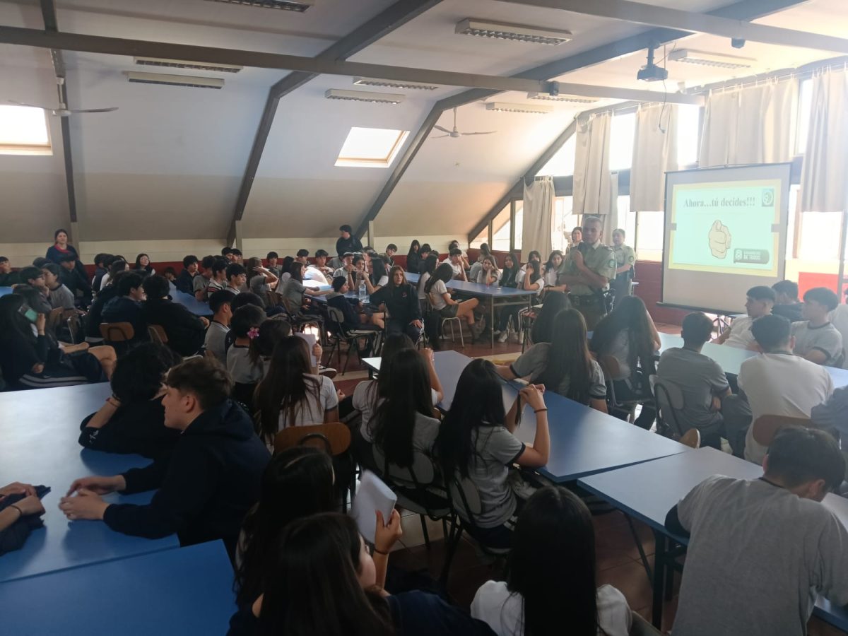 Carabineros orienta a estudiantes en prevención del consumo Sustancias Ilicitas