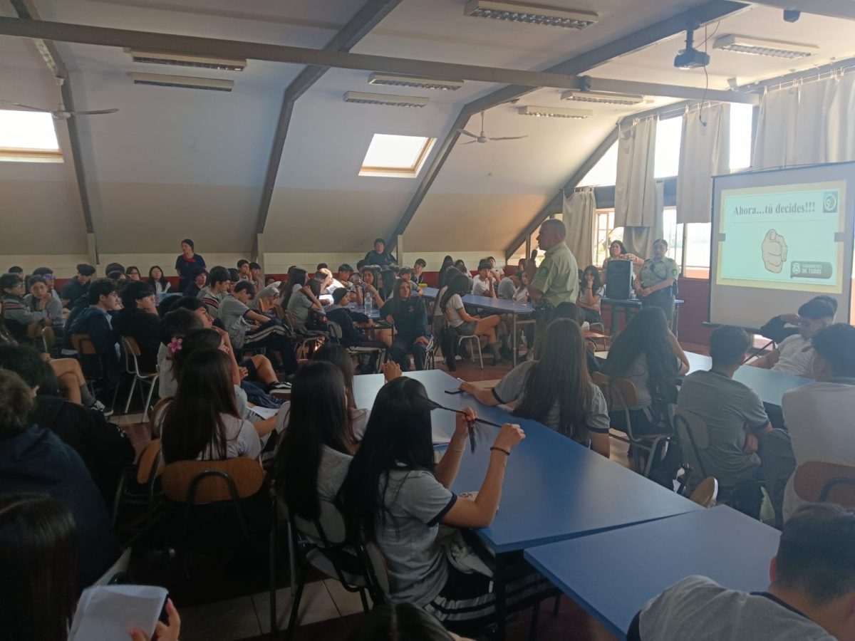 Carabineros orienta a estudiantes en prevención del consumo Sustancias Ilicitas