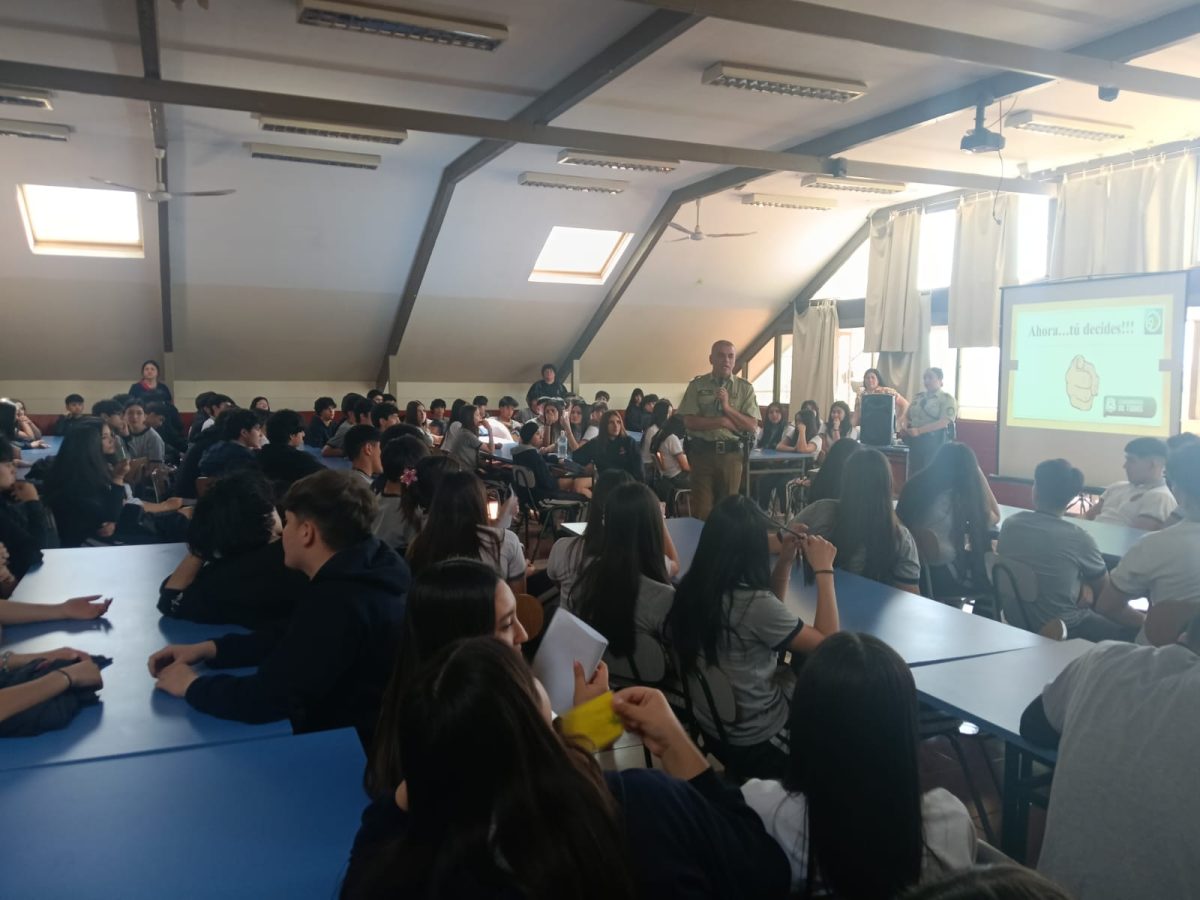 Carabineros orienta a estudiantes en prevención del consumo Sustancias Ilicitas