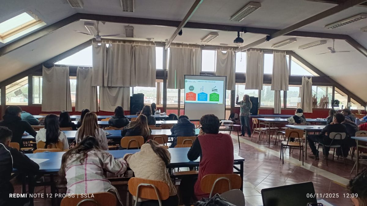 Charla sobre manejo del estrés y ansiedad para estudiantes de IV Medio