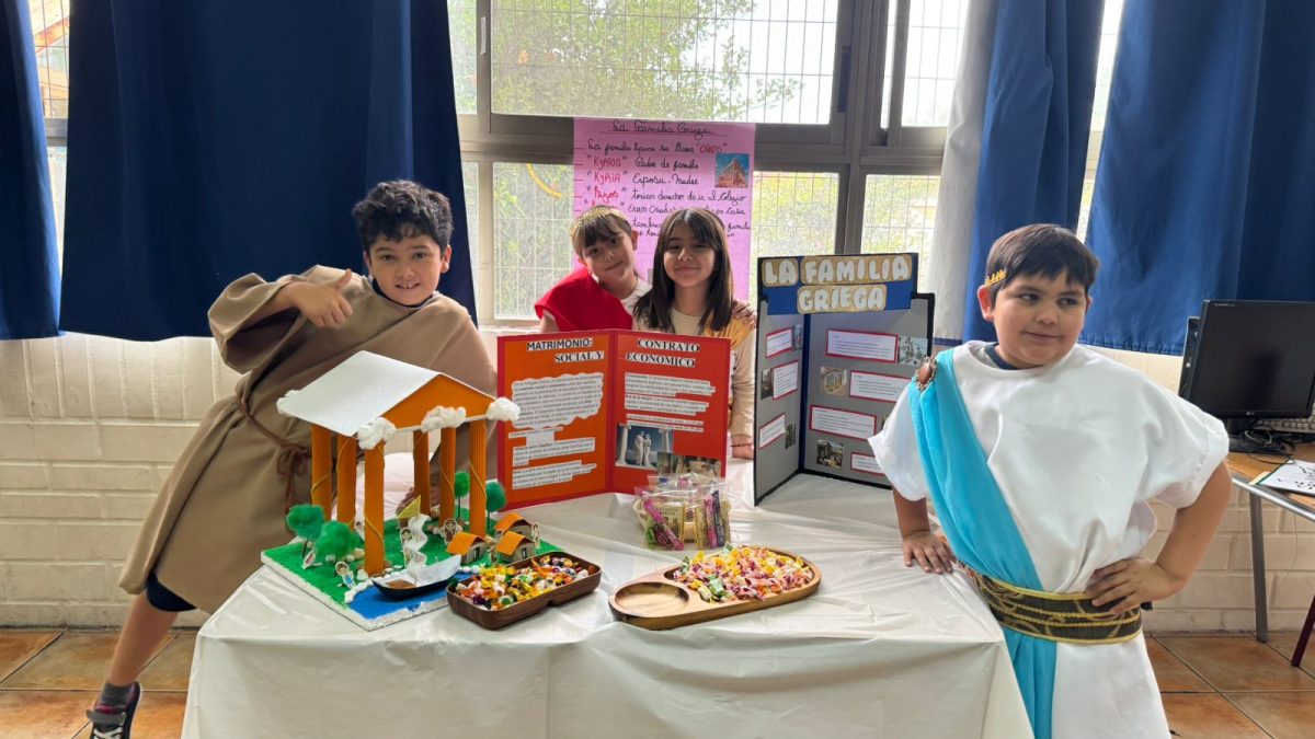 La historia se tomó nuestro colegio con la Feria Histórica