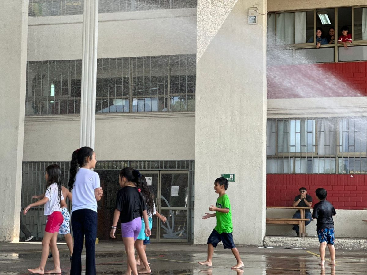 Bomberos visita nuestro colegio en una jornada llena de alegría y compromiso comunitario