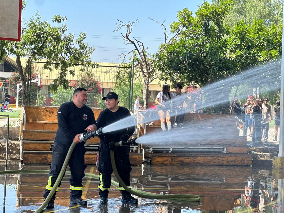 Bomberos visita nuestro colegio en una jornada llena de alegría y compromiso comunitario