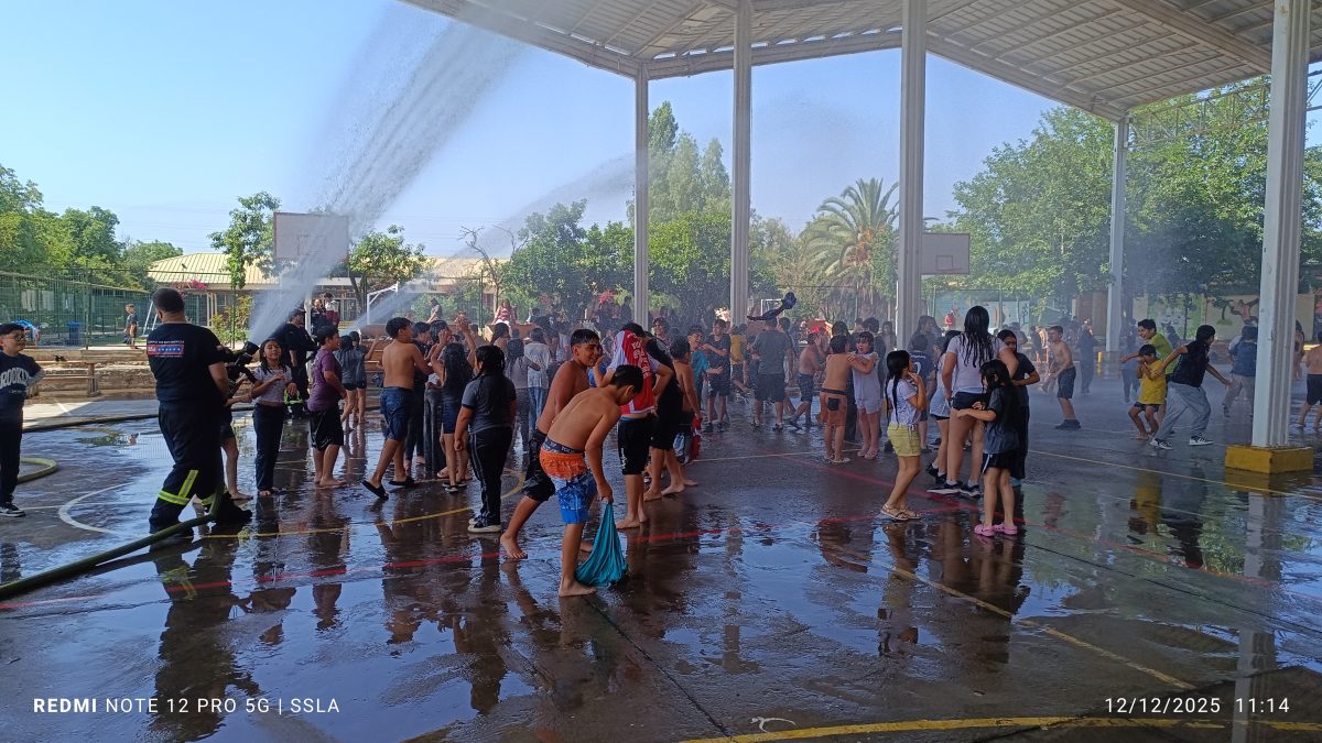 Bomberos visita nuestro colegio en una jornada llena de alegría y compromiso comunitario