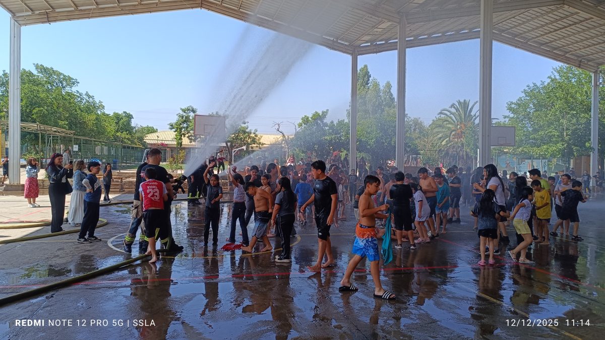 Bomberos visita nuestro colegio en una jornada llena de alegría y compromiso comunitario