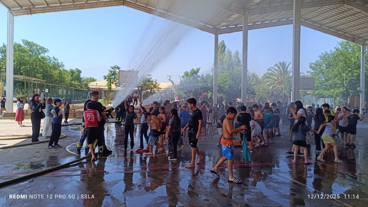 Bomberos visita nuestro colegio en una jornada llena de alegría y compromiso comunitario