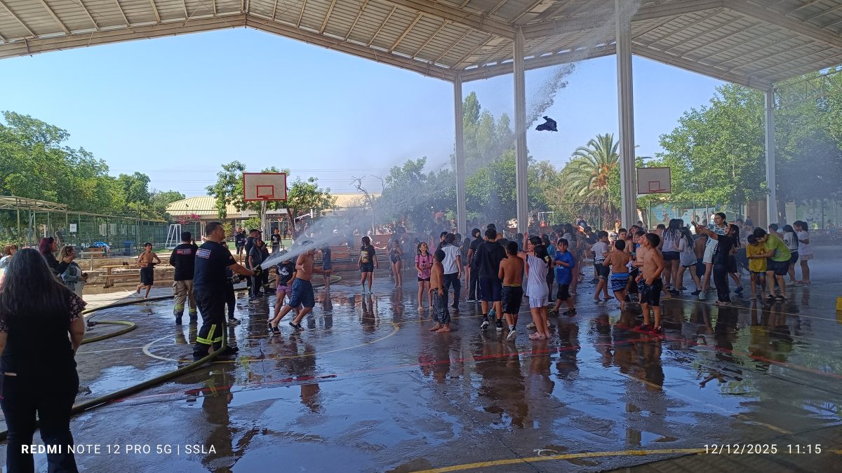 Bomberos visita nuestro colegio en una jornada llena de alegría y compromiso comunitario