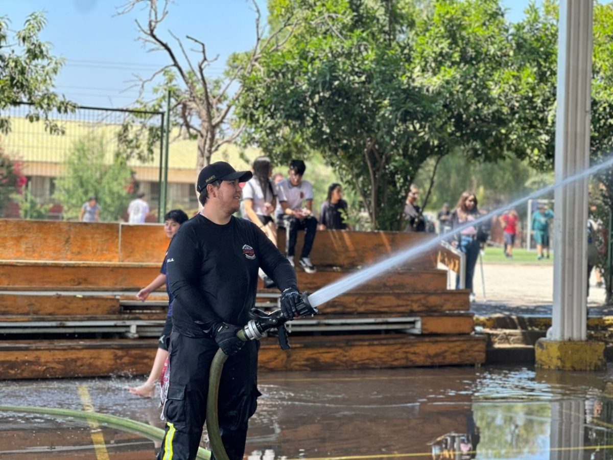 Bomberos visita nuestro colegio en una jornada llena de alegría y compromiso comunitario