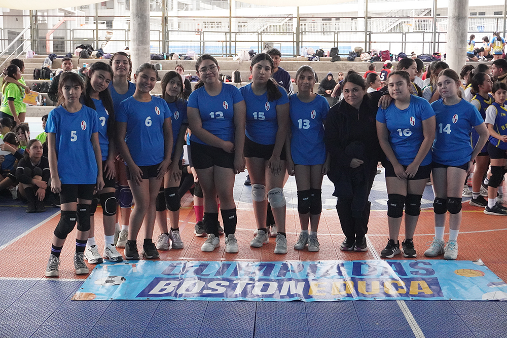 Gran nivel de juego en la fecha de Vóleibol Mini Damas en las Olimpiadas BostonEduca