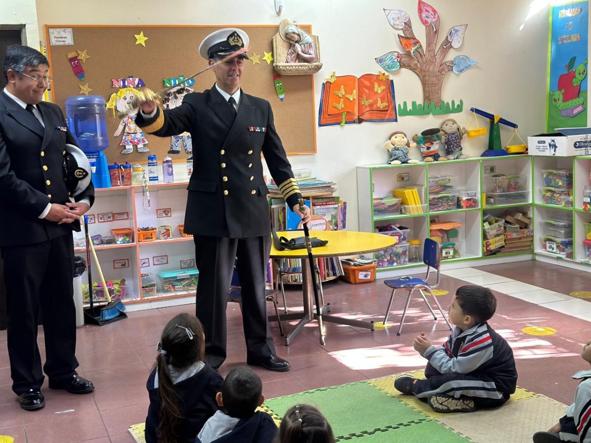 Armada de Chile fortalece el vínculo con las nuevas generaciones en visita a nuestro colegio