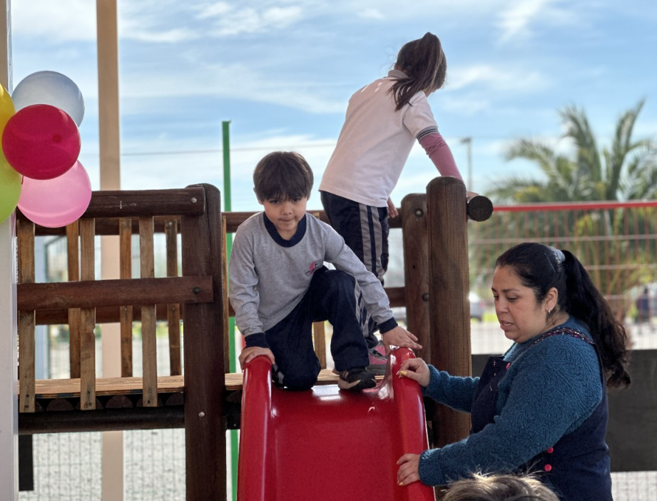 Más juegos, más aprendizaje: Pre Básica estrenó un renovado patio